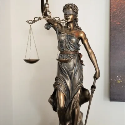 criminal defence lawyer Gold Coast scales of justice